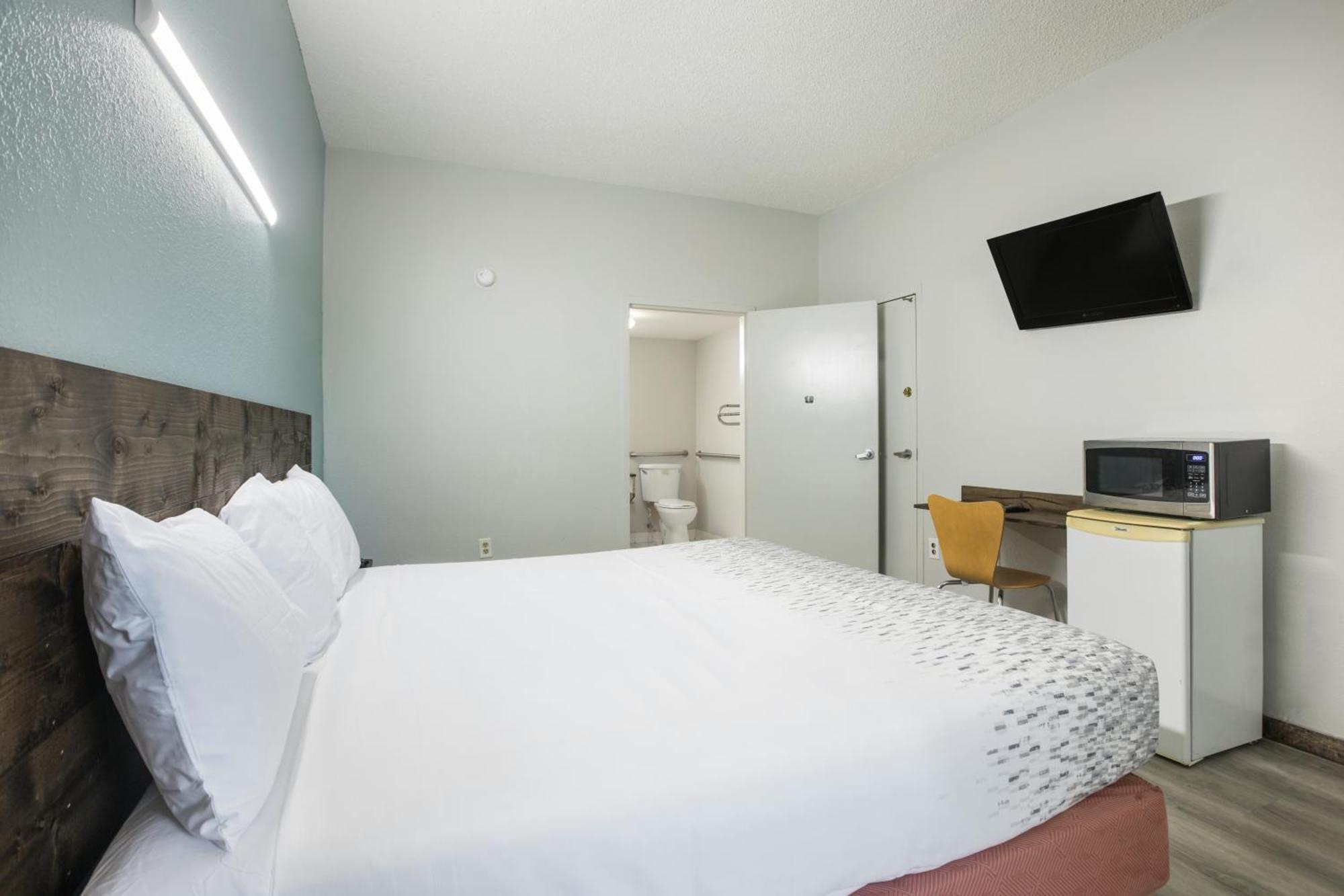 Americas Best Value Inn Stockbridge Rom bilde